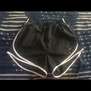 GREY NIKE RUNNING SHORTS